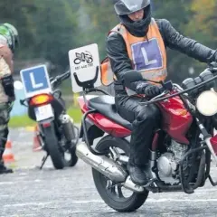 Czy na motorower trzeba mieć prawo jazdy? Sprawdź, by uniknąć kłopotów