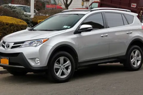 Toyota RAV4 jaki silnik wybrać? Porównanie silników i ich zalety