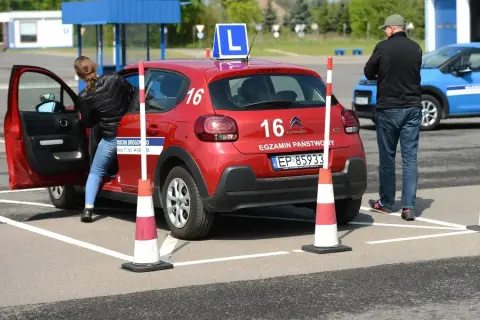 Ile dokładnie trwa egzamin teoretyczny na prawo jazdy? Sprawdź, jak się przygotować!