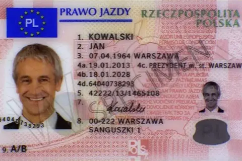 Jak sprawdzić kiedy odebrać prawo jazdy i uniknąć problemów z odbiorem