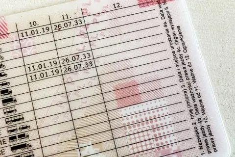Jakie dokumenty na prawo jazdy są potrzebne? Sprawdź listę i uniknij błędów!