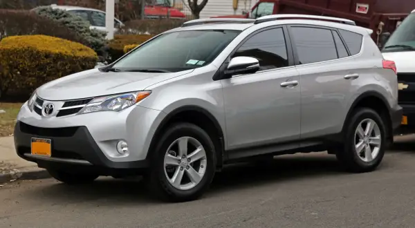 Toyota RAV4 jaki silnik wybrać? Porównanie silników i ich zalety