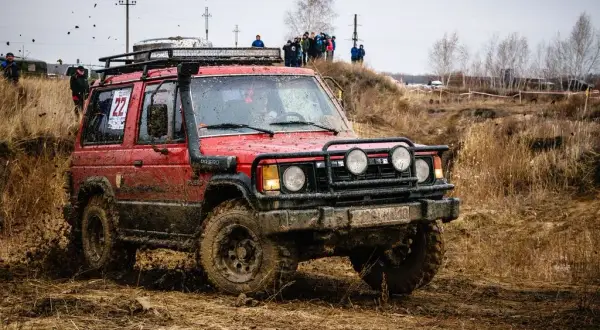 Jakie opony do suv 4x4 wybrać, by uniknąć problemów w terenie i na drodze