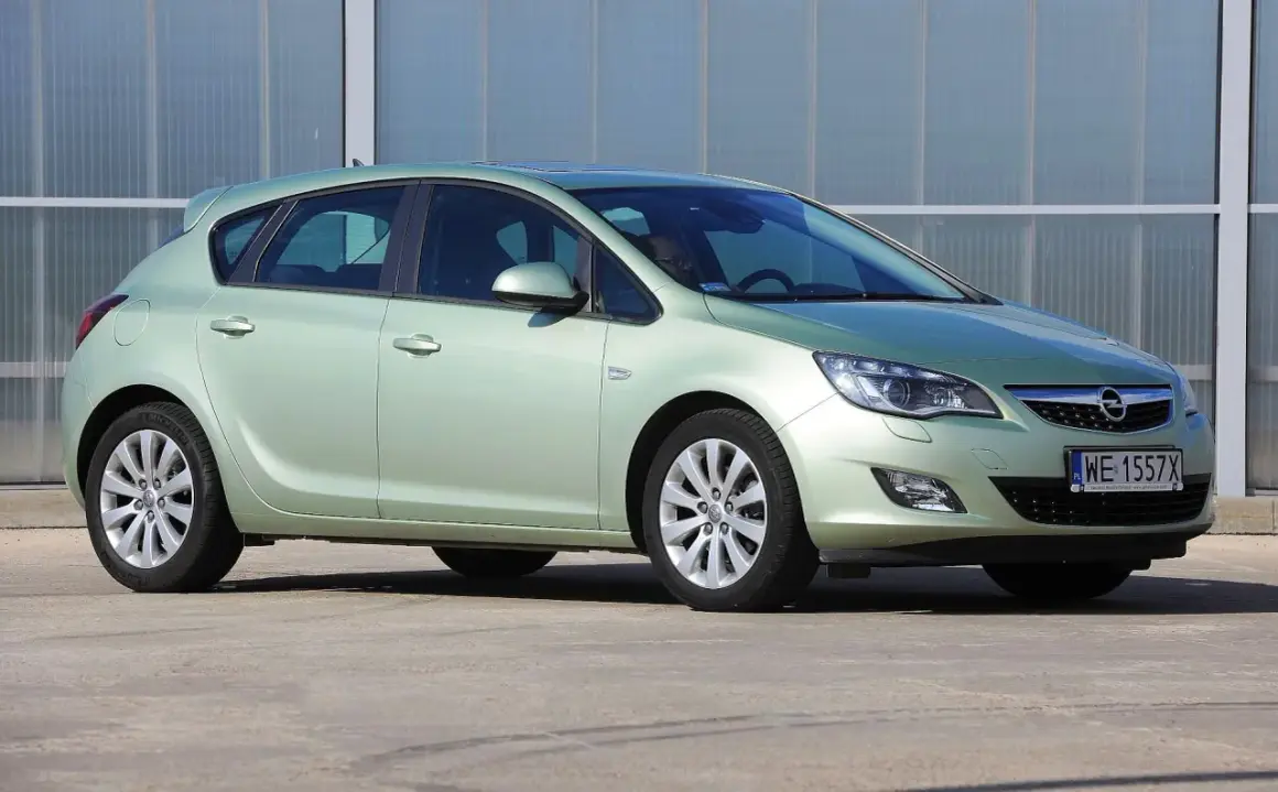 Opel Astra J jaki silnik wybrać, aby uniknąć kosztownych napraw?