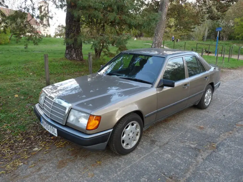 Zdjęcie Mercedes W124 - jakie silniki benzynowe oferują najlepsze osiągi?