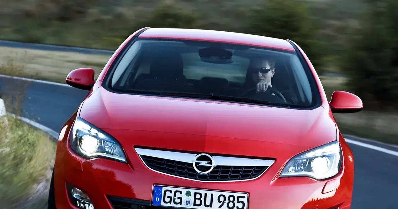 Zdjęcie Opel Astra J jaki silnik wybrać, aby uniknąć kosztownych napraw?